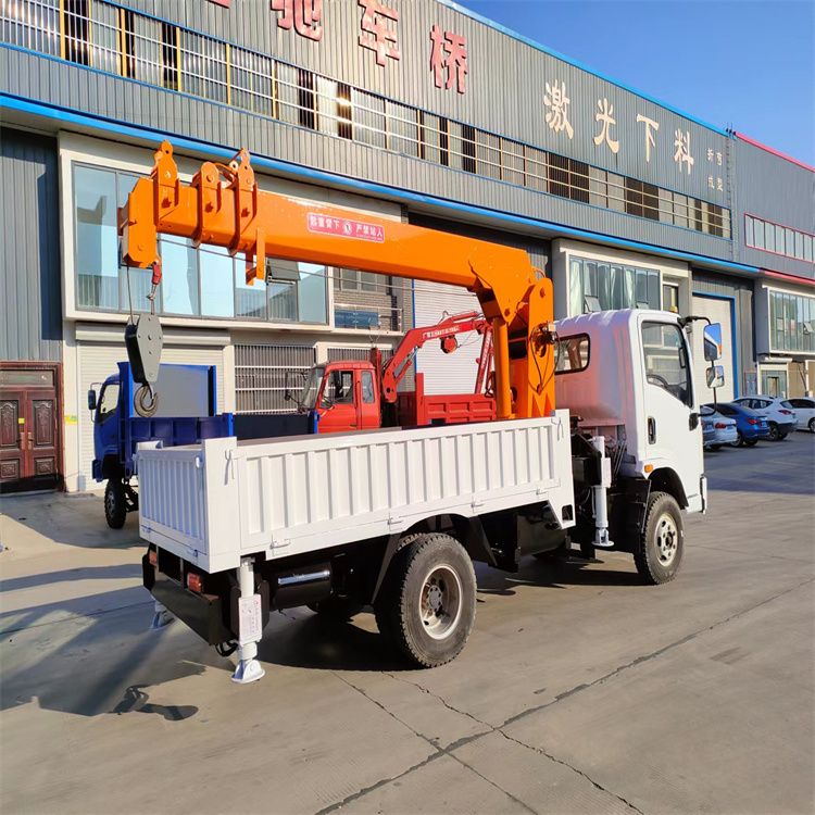 望花区三轮随车吊定制 农用改装机自备吊中瑞长期出售